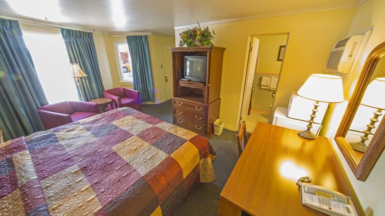 Photo of Bedroom in West Colorado Springs