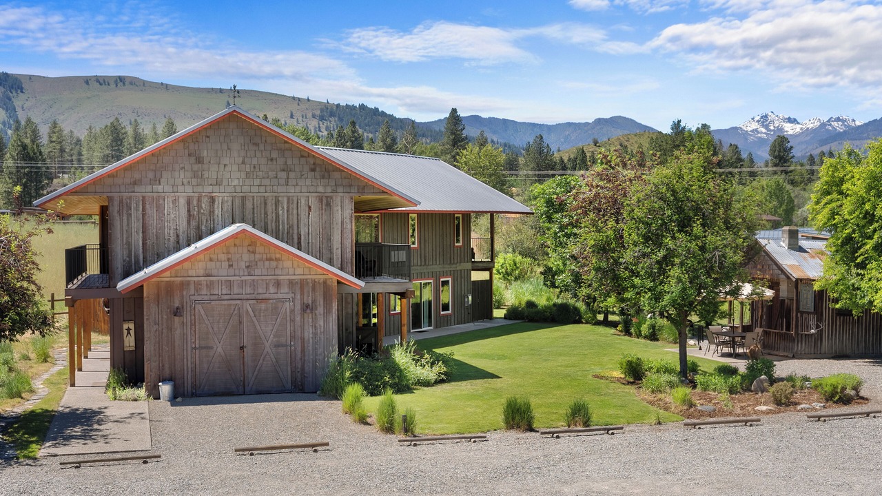 Photo of Patio Balcony in Winthrop