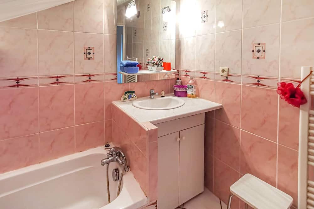 Photo of Bathroom in Dampierre-en-Burly