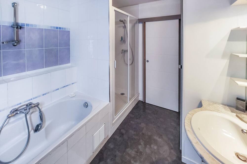 Photo of Bathroom in Quarante