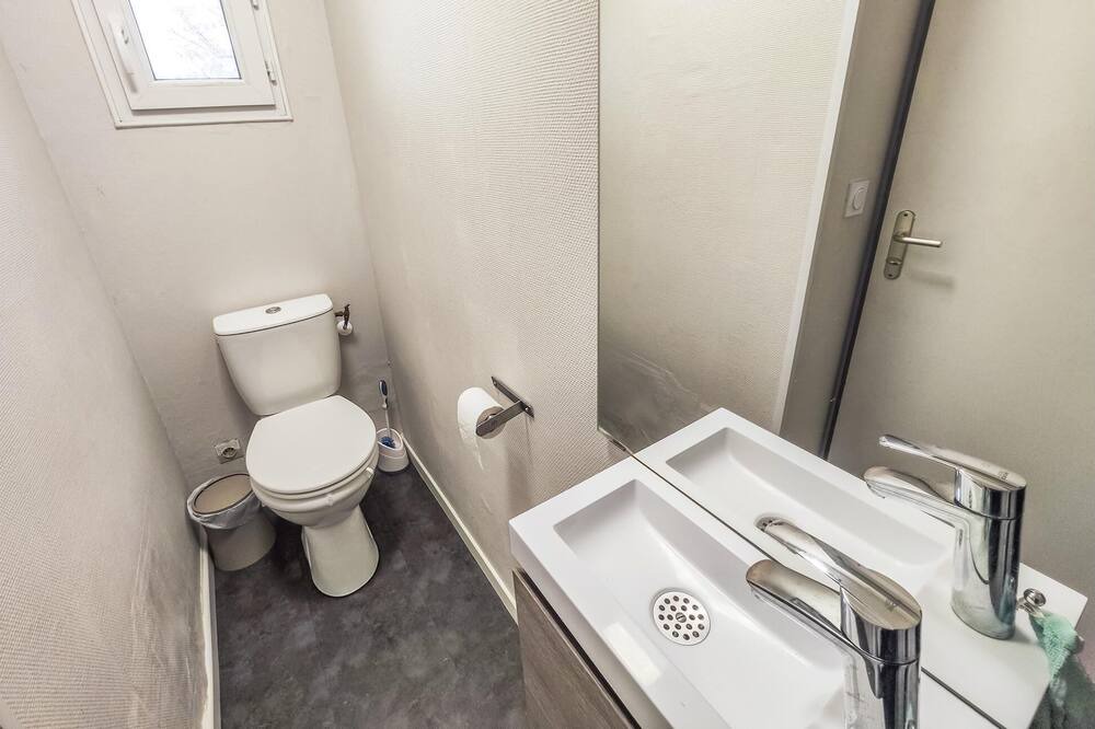 Photo of Bathroom in Quarante