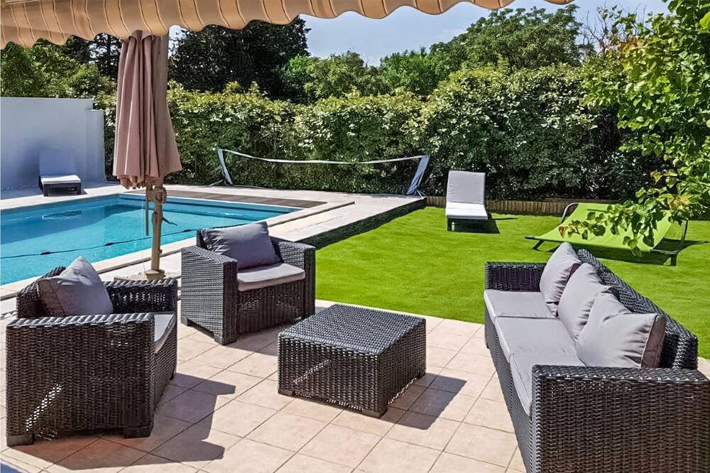 Photo of Outdoor in Quarante
