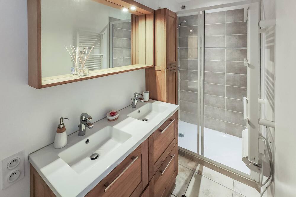 Photo of Bathroom in Quarante