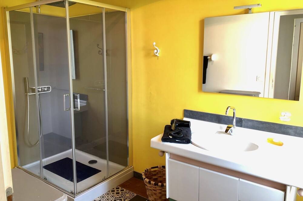 Photo of Bathroom in Beaugas