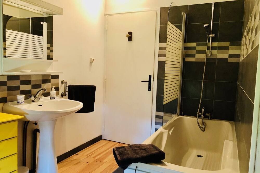 Photo of Bathroom in Beaugas