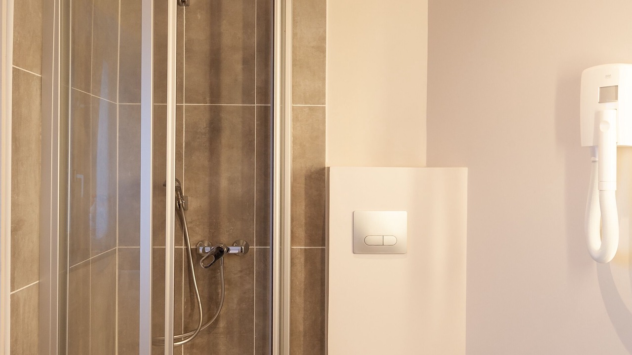 Photo of Bathroom in Poincare - Foch - Anatole France - Croix de Bourgogne