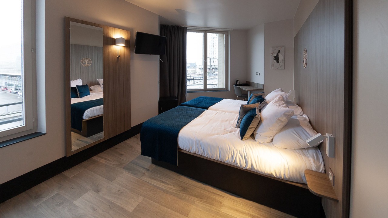 Photo of Bedroom in Poincare - Foch - Anatole France - Croix de Bourgogne
