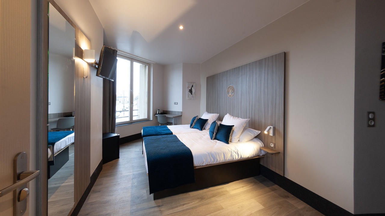 Photo of Bedroom in Poincare - Foch - Anatole France - Croix de Bourgogne