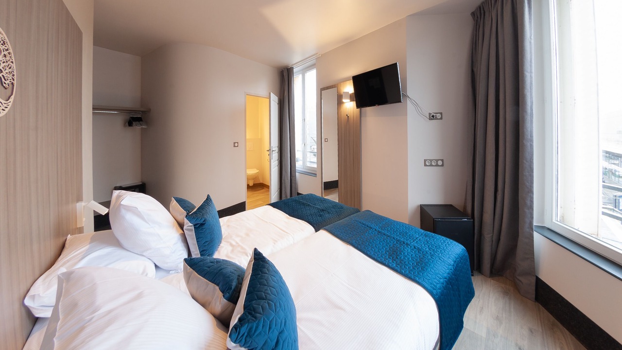 Photo of Bedroom in Poincare - Foch - Anatole France - Croix de Bourgogne