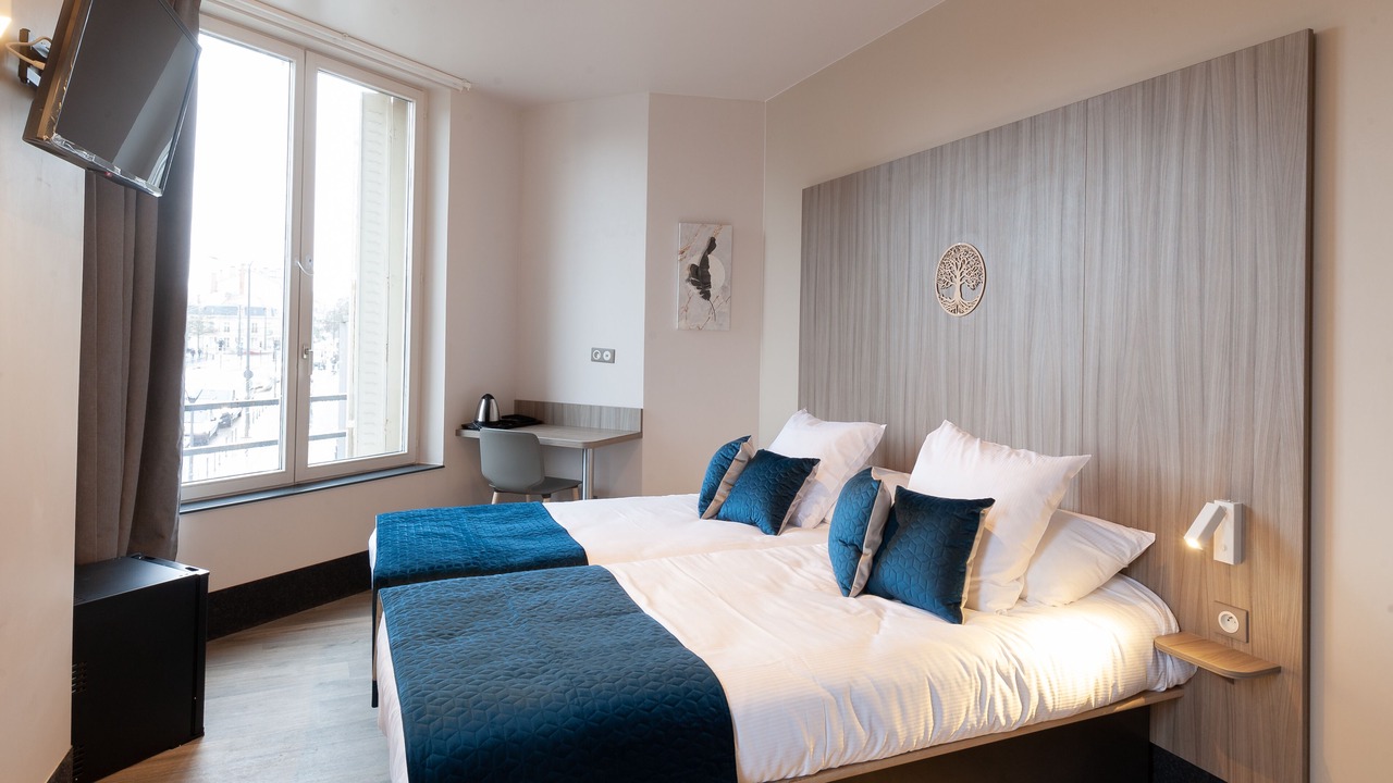 Photo of Bedroom in Poincare - Foch - Anatole France - Croix de Bourgogne