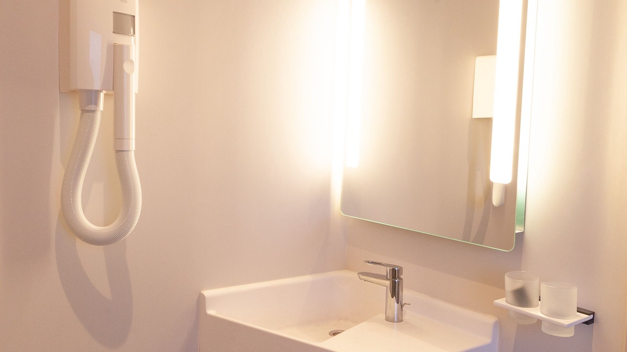 Photo of Bathroom in Poincare - Foch - Anatole France - Croix de Bourgogne
