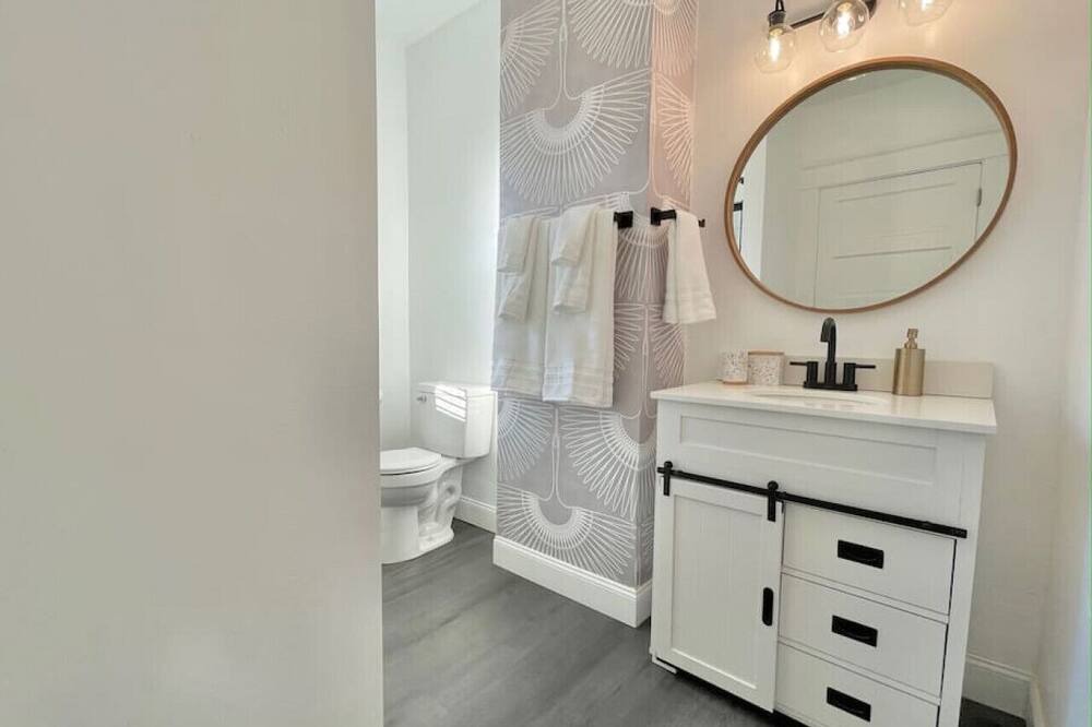 Photo of Bathroom in South Hills