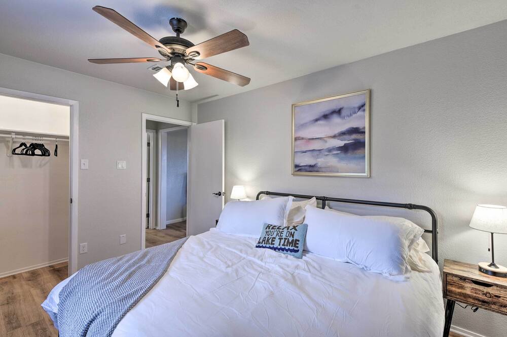Photo of Bedroom in Lake Brownwood