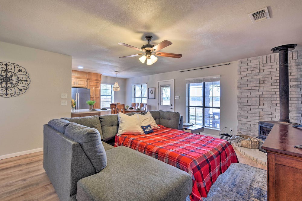 Photo of Bedroom in Lake Brownwood