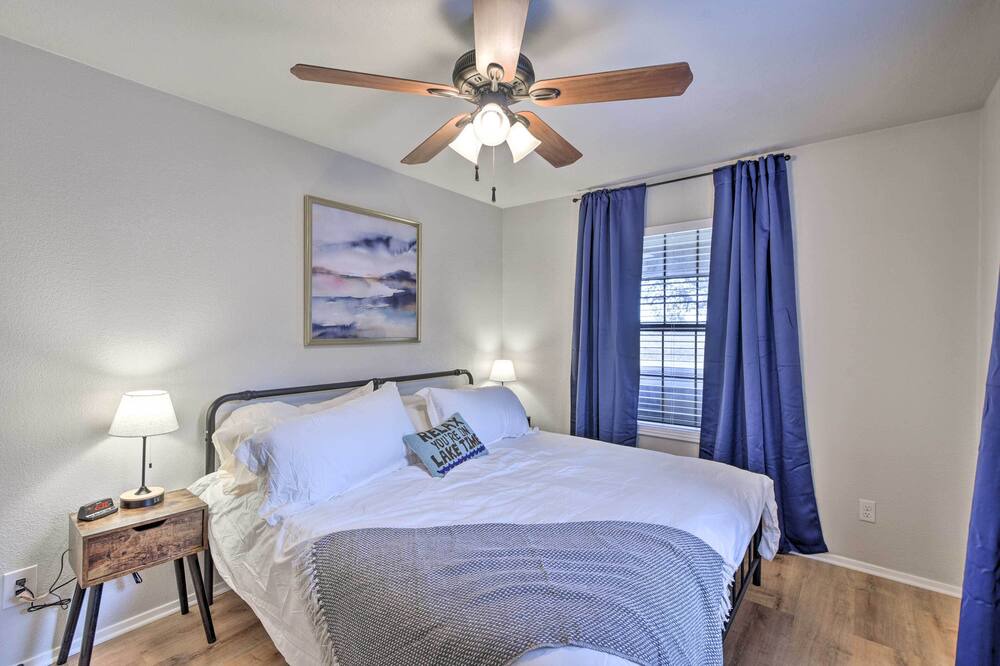 Photo of Bedroom in Lake Brownwood