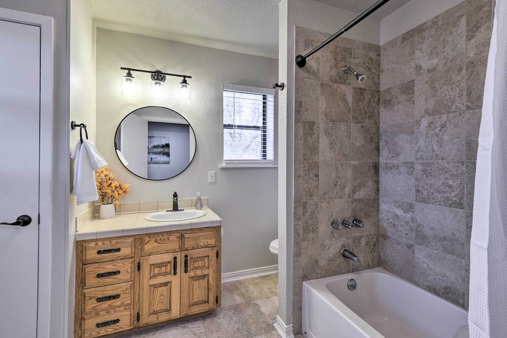 Photo of Bathroom in Lake Brownwood