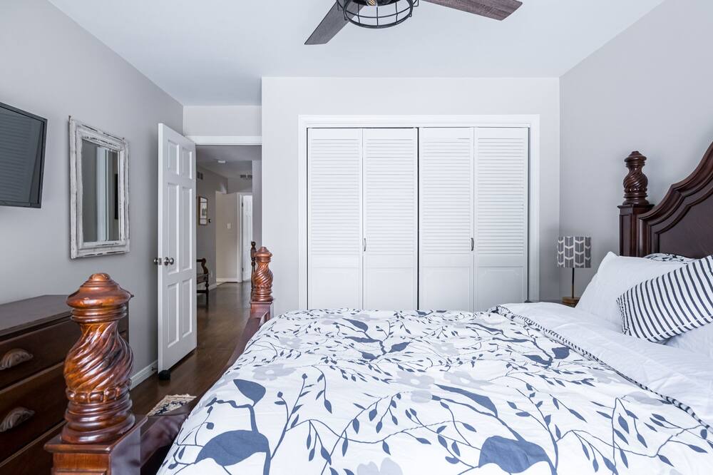 Photo of Bedroom in Hamilton