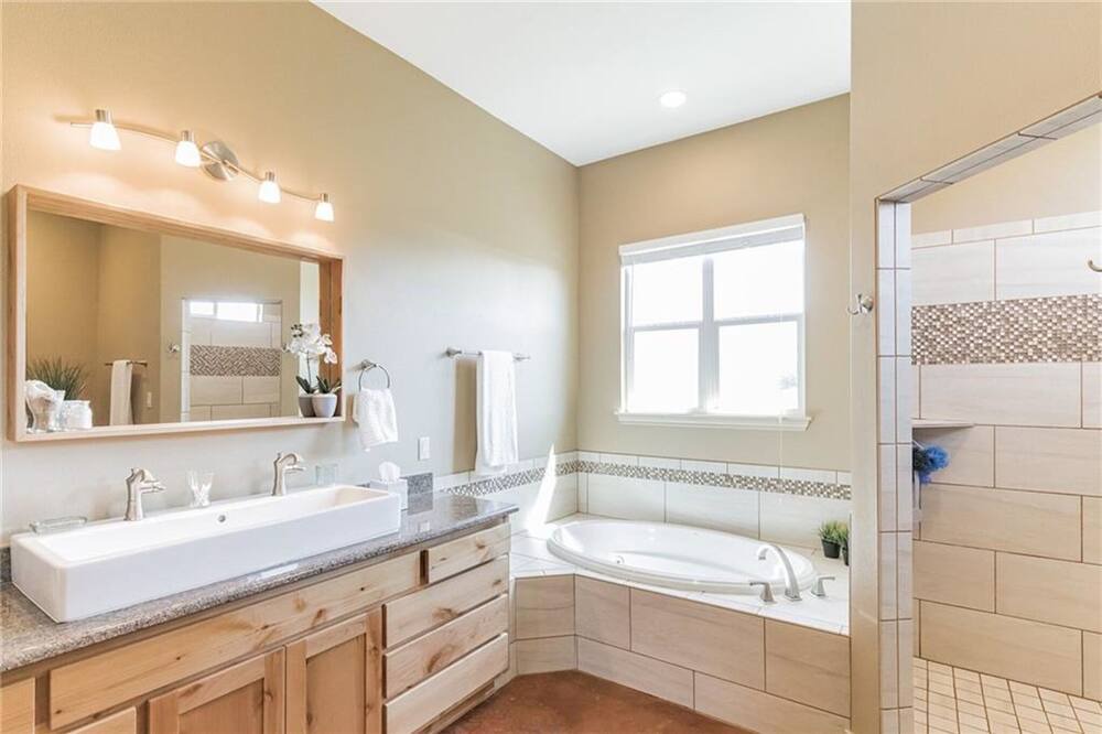 Photo of Bathroom in Dale