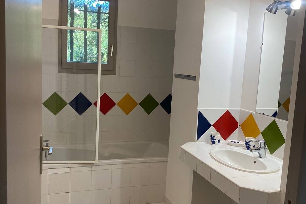 Photo of Bathroom in Aubais