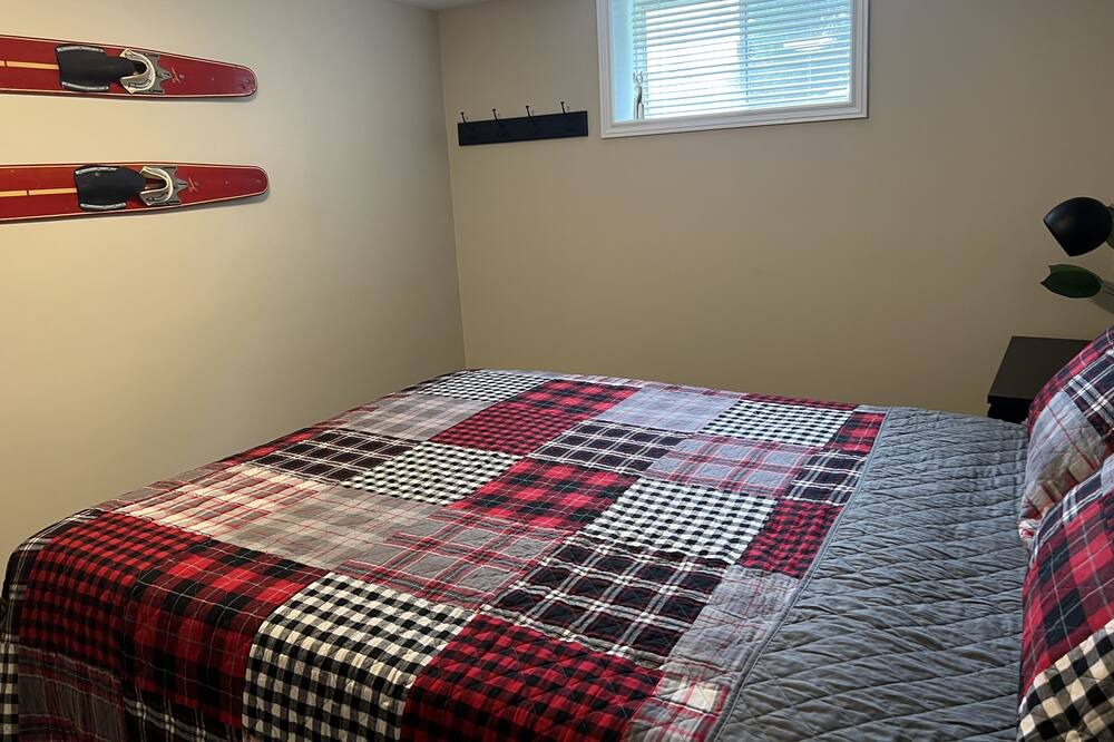 Photo of Bedroom in Algonquin Highlands