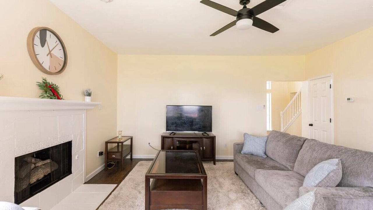 Photo of Livingroom in North Central Carrollton