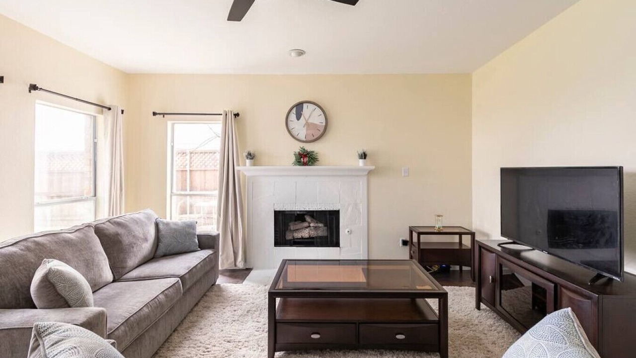 Photo of Livingroom in North Central Carrollton