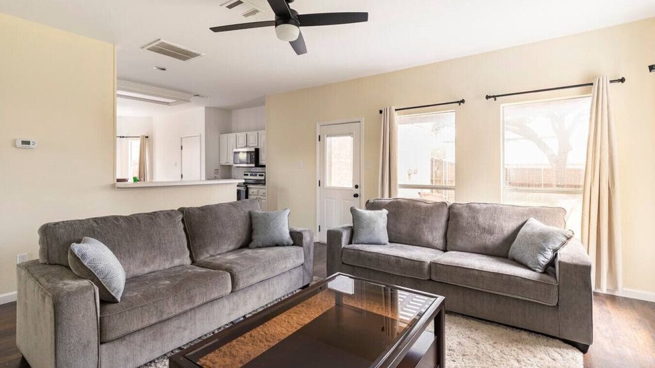Photo of Livingroom in North Central Carrollton