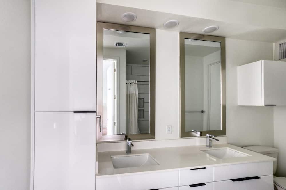 Photo of Bathroom in Brentwood