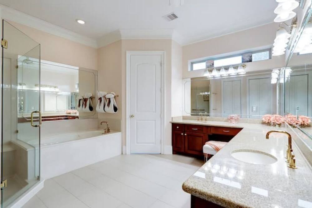 Photo of Bathroom in Sienna Plantation