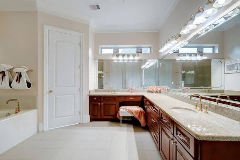 Photo of Bathroom in Sienna Plantation