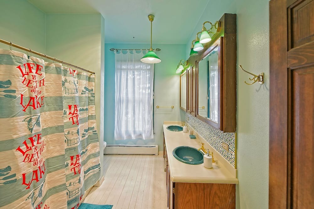 Photo of Bathroom in Fox Lake