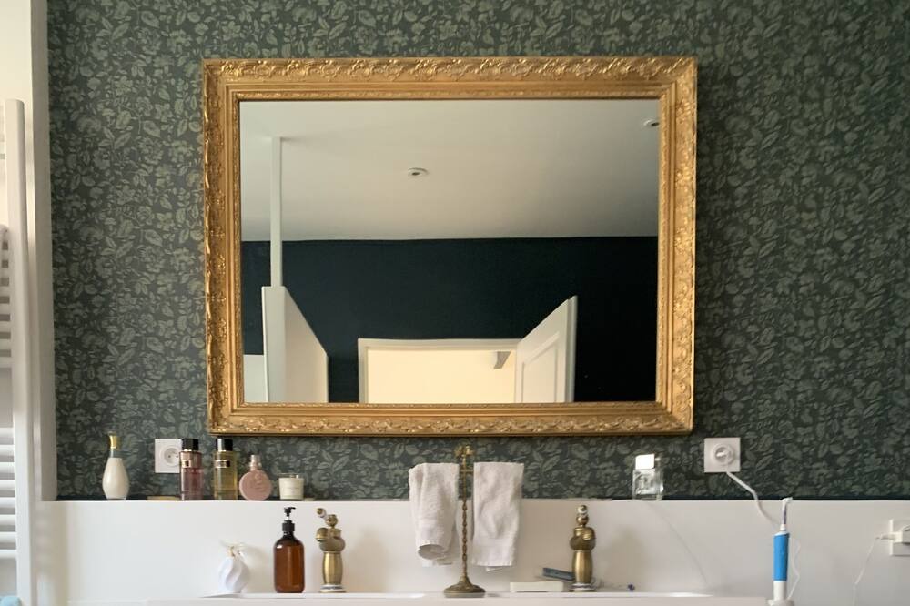 Photo of Bathroom in Crepy-en-Valois