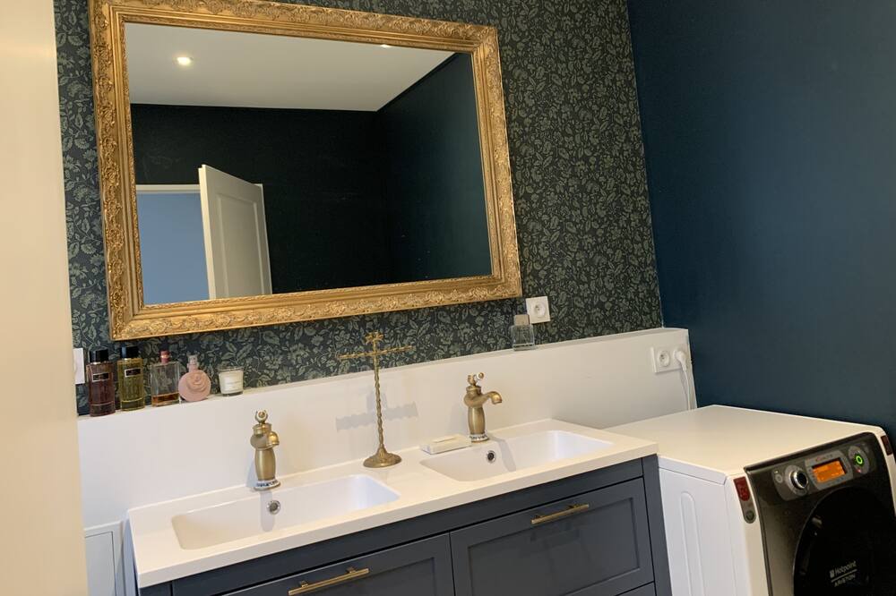 Photo of Bathroom in Crepy-en-Valois