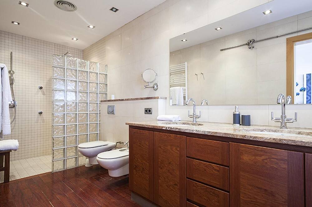 Photo of Bathroom in Garriguella