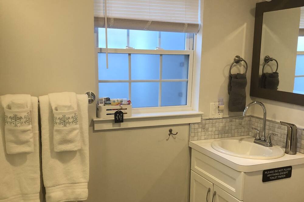 Photo of Bathroom in Maytown