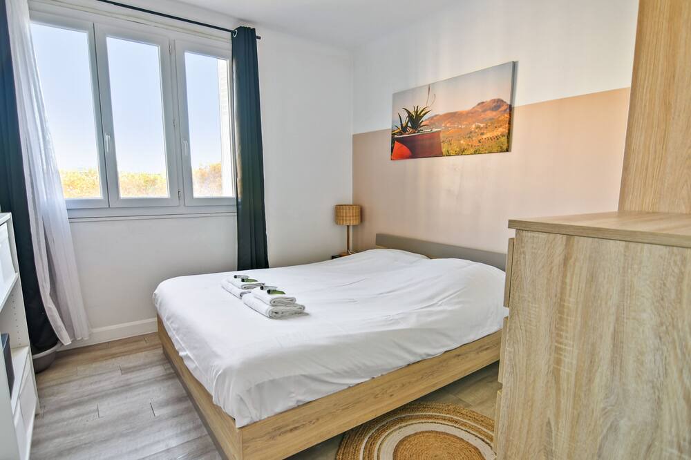Photo of Bedroom in Antigone