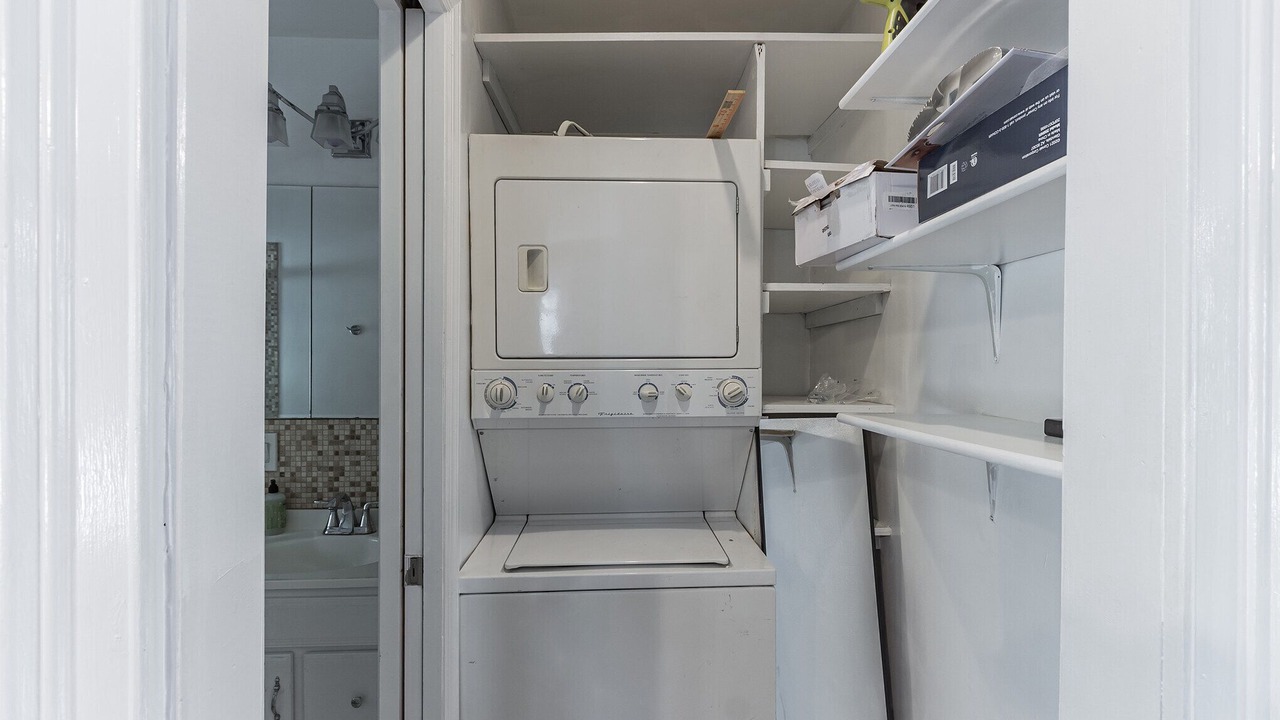 Photo of Kitchen in Cove - East Side - Shippan