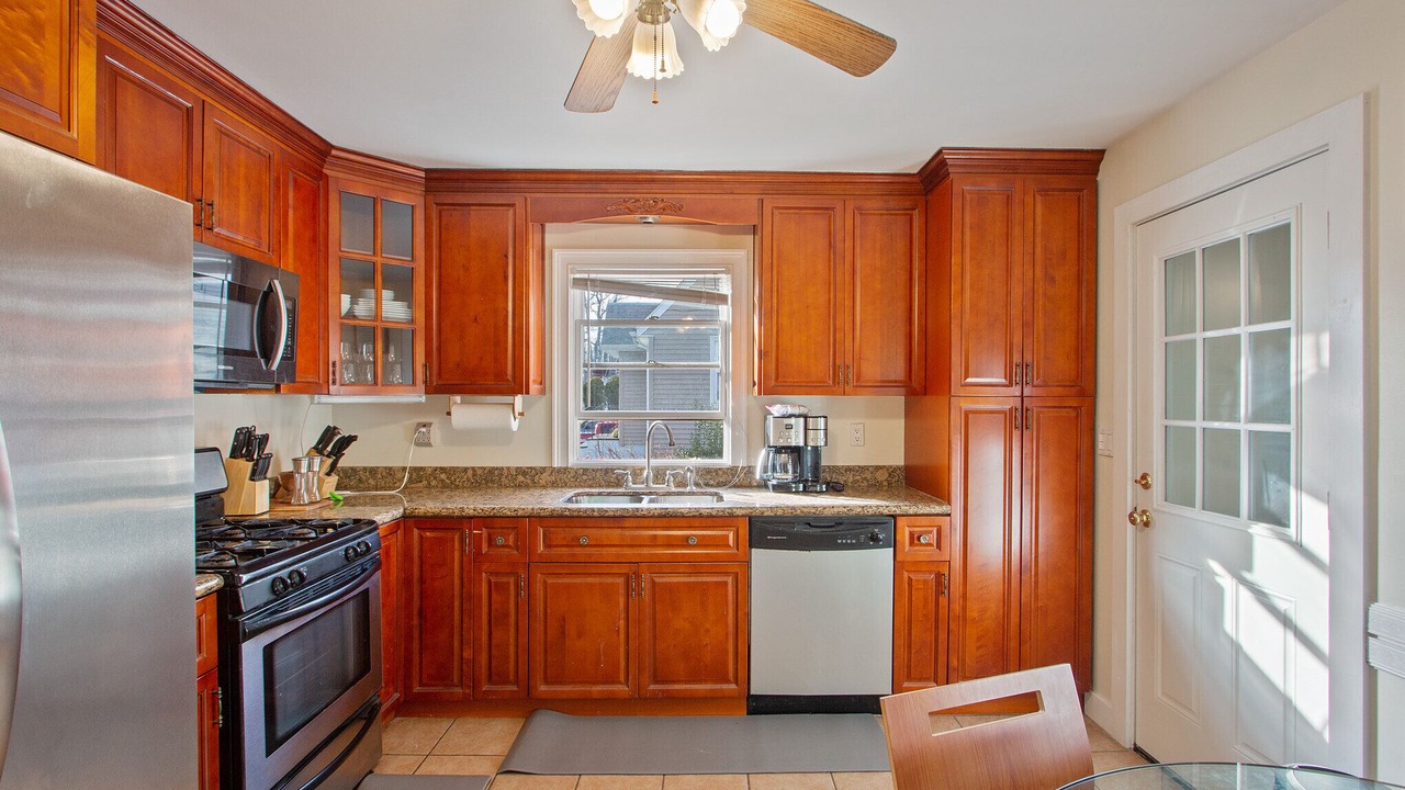 Photo of Kitchen in Cove - East Side - Shippan