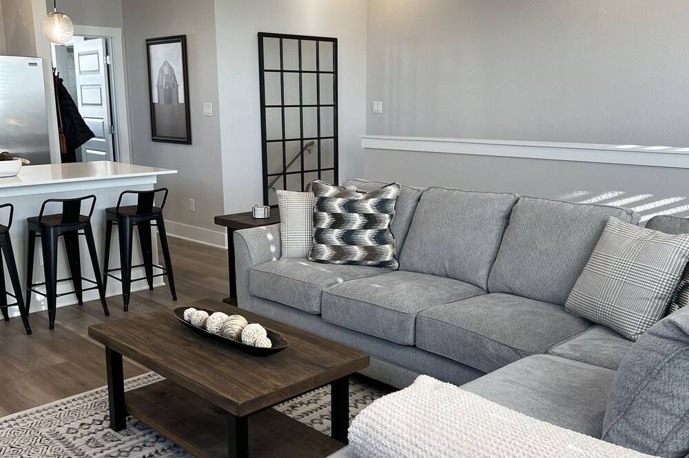 Photo of Livingroom in Brooks City Base