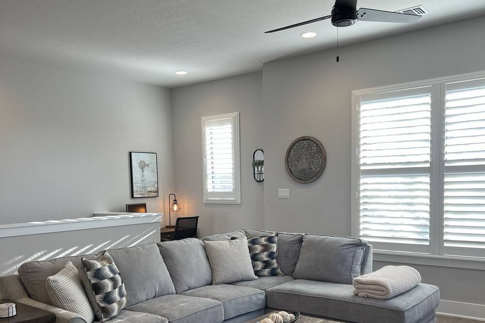 Photo of Livingroom in Brooks City Base