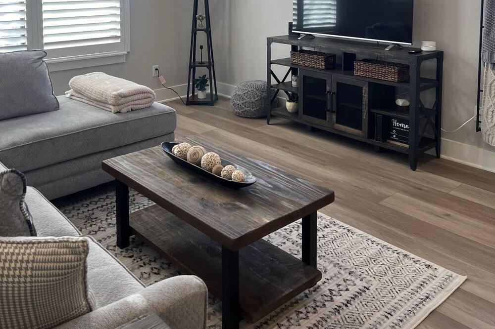 Photo of Livingroom in Brooks City Base