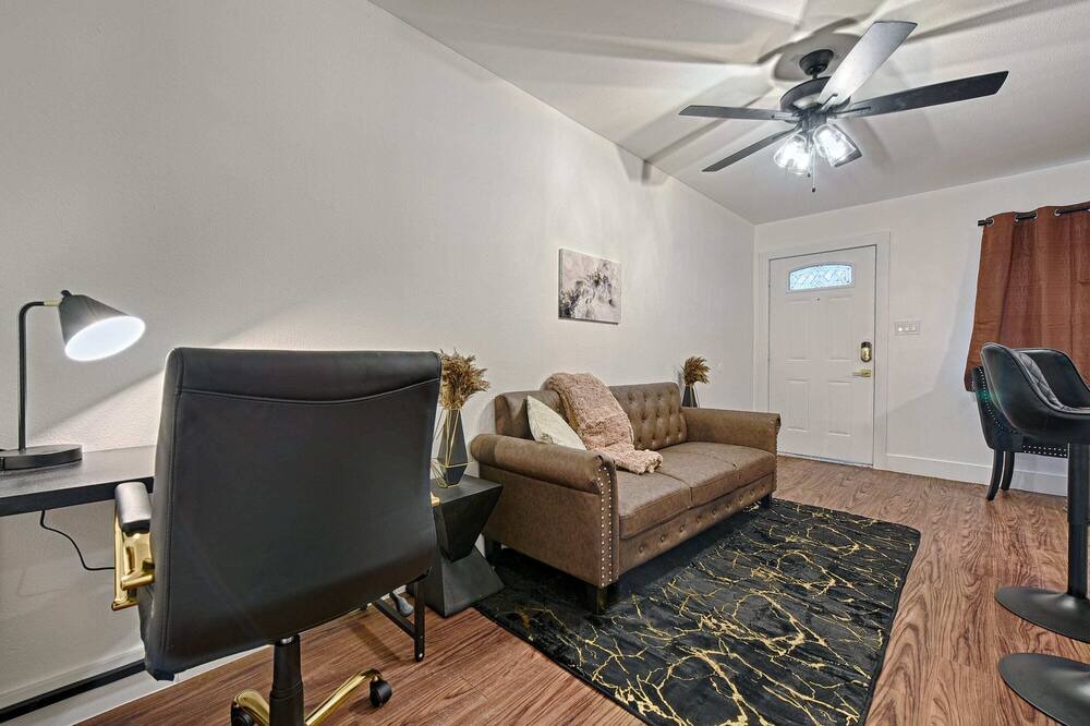 Photo of Livingroom in Bryan Place