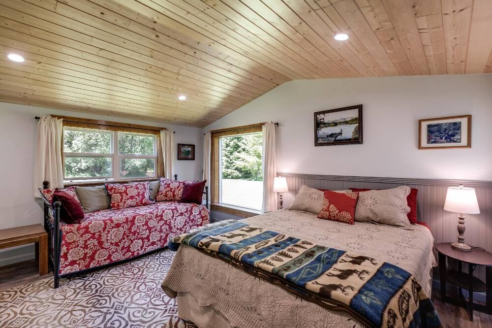 Photo of Bedroom in Maple Falls