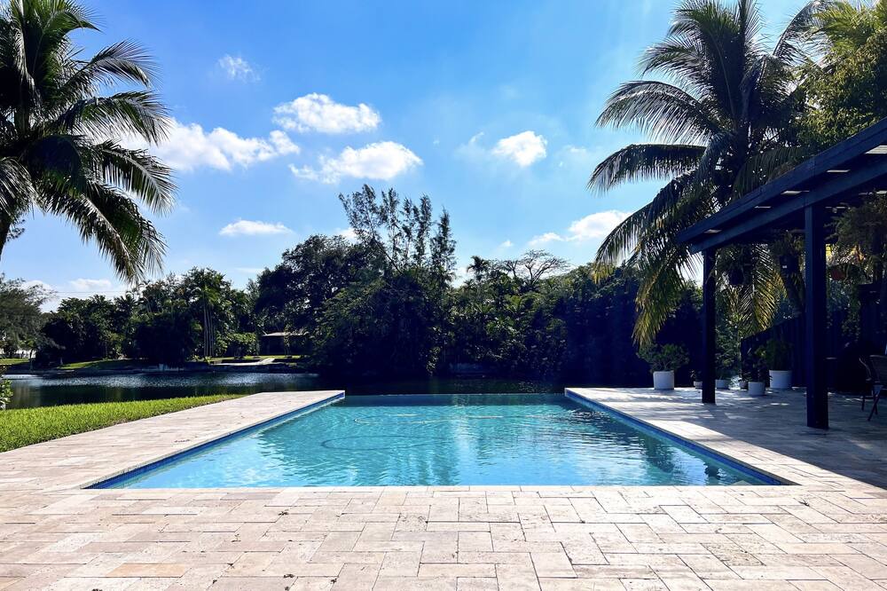 Photo of Outdoor in Miami Springs