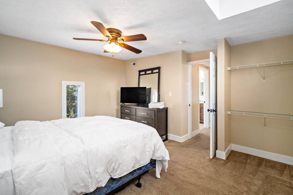 Photo of Bedroom in Allegheny-West