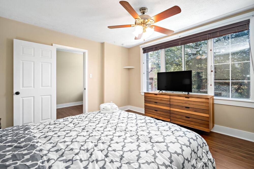 Photo of Bedroom in Allegheny-West
