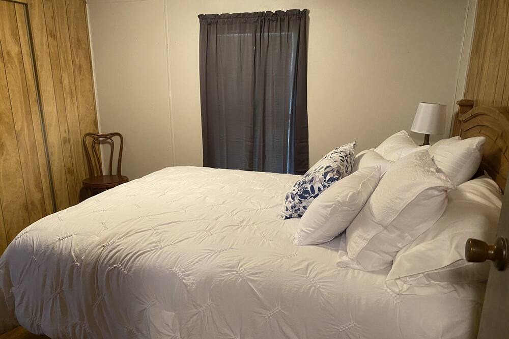 Photo of Bedroom in Grand Saline