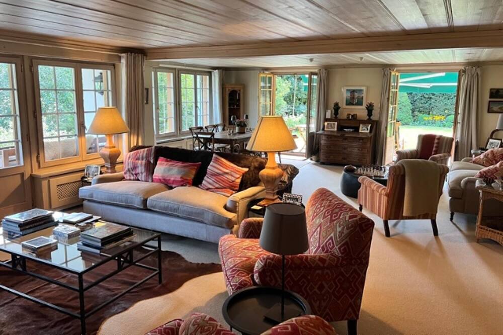 Photo of Livingroom in Rougemont