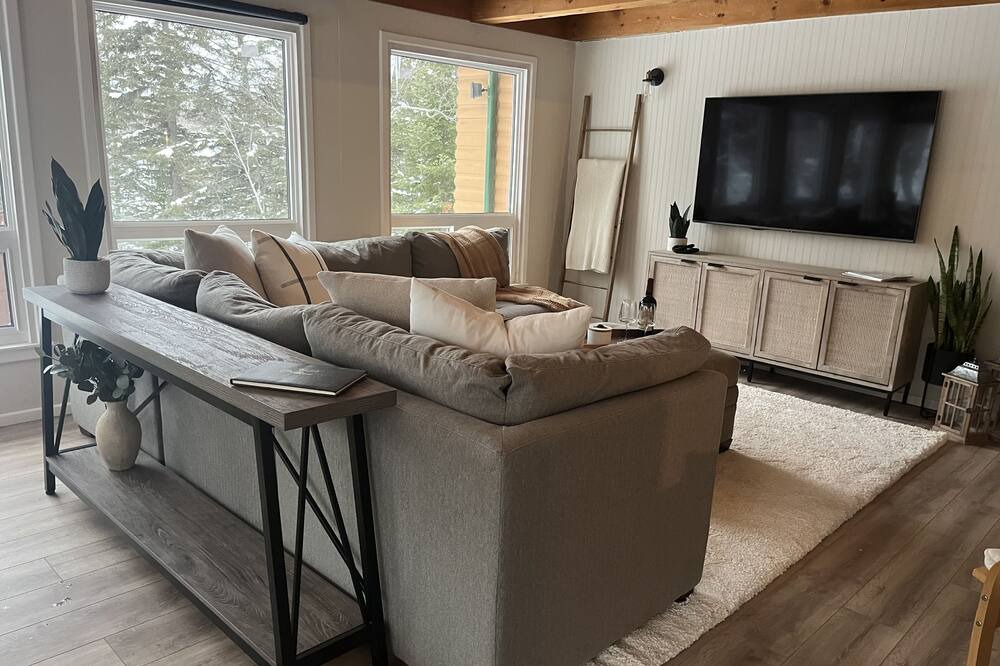 Photo of Livingroom in West Hawk Lake