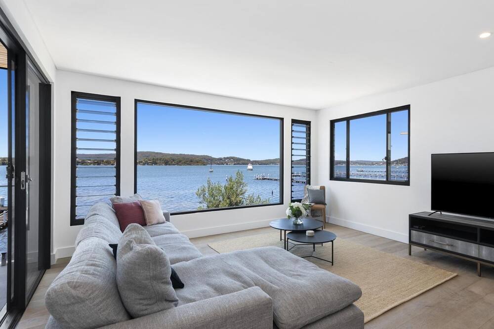 Photo of Livingroom in Point Clare